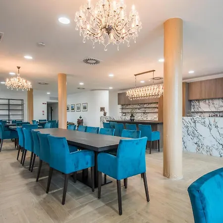 Pet Friendly In * Siena